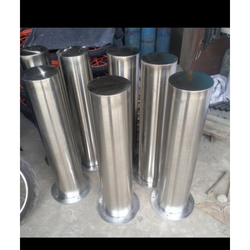 

PEMBATAS JAKAN STENLEES BOLLARD