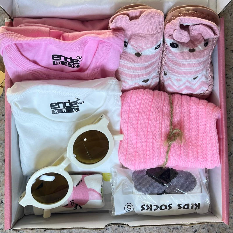 HAMPERS BAYI PEREMPUAN NEWBORN