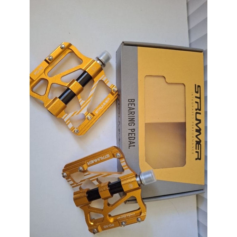 BEARING PEDAL STRUMMER GOLD