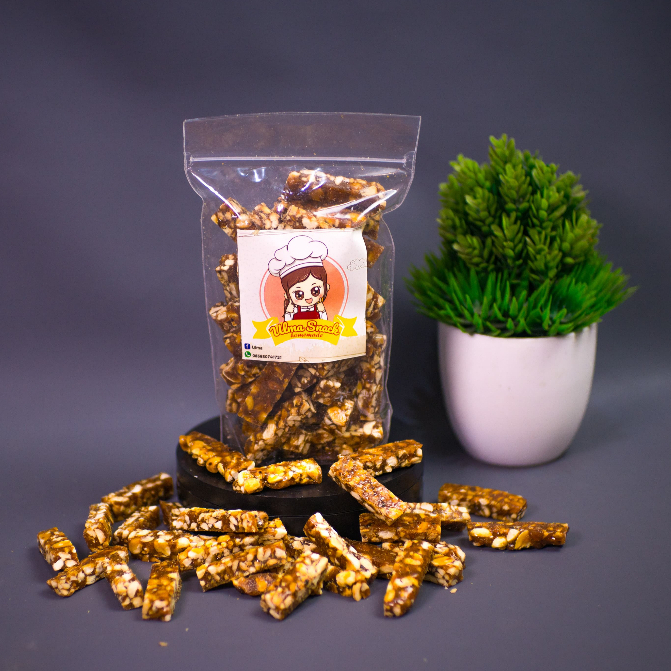 

Ampyang Kacang isi 250gr Khas Solo Jajanan Lebaran