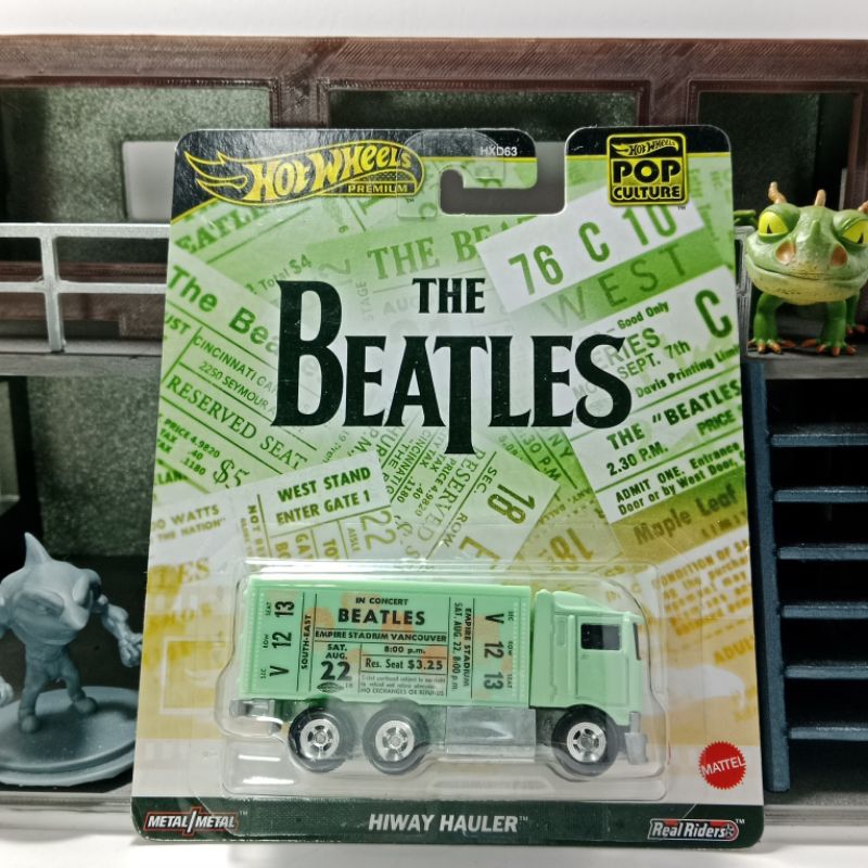 Hot Wheels Premium Hiway Hauler Green (The Beatles)