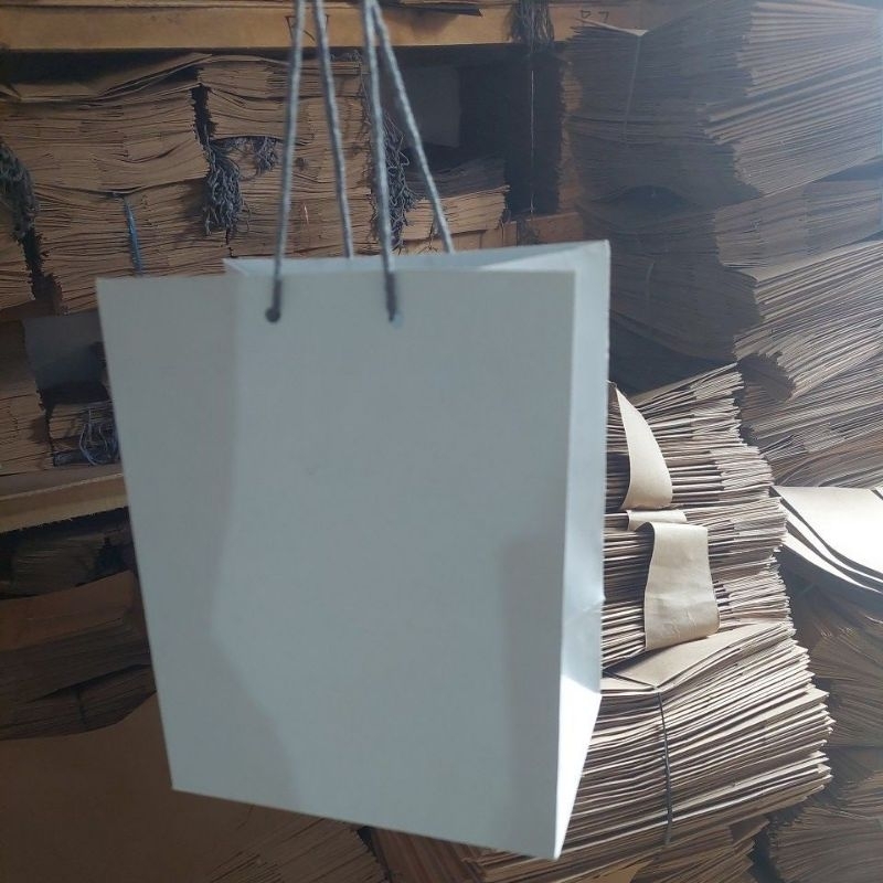 

(Paket 12pcs) Paperbag Polos Putih Ukuran 18x12x22 |Tas Kertas |Tas Kado |Tas Souvenir |Paperbag Termurah!!