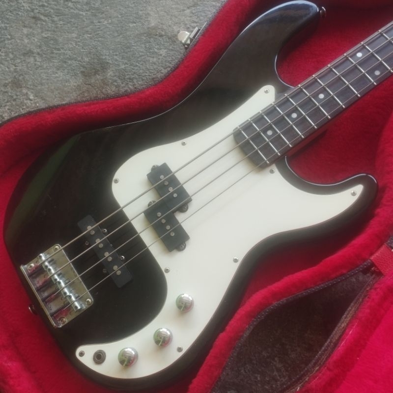 GITAR BASS CARAYA PRECISION BASS ORIGINAL SECOND (TANPA HARDCASE)