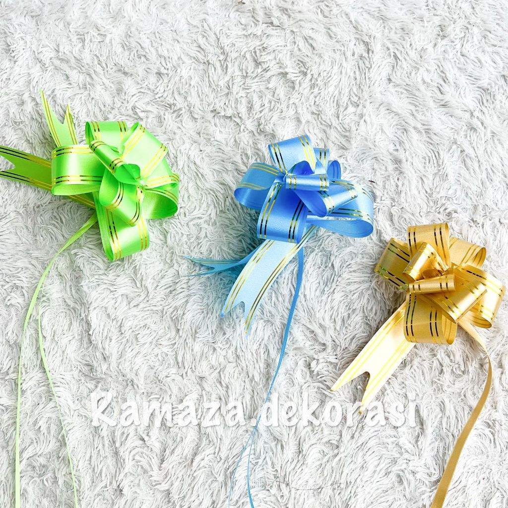 

Pita Tarik Serut Lis Emas 32mm Pita Parsel Souvenir Pull Flower Ribbon 32mm List Gold
