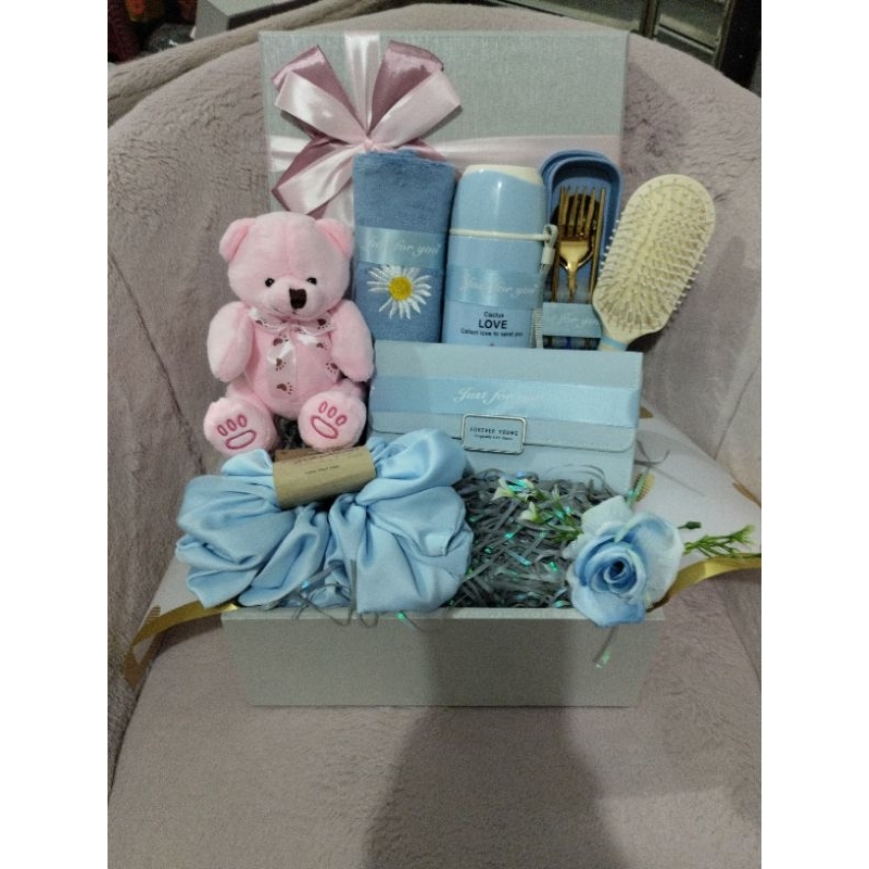

Hampers Custom Kado Ulang Tahun Wanita Gadis Ibu Istri Perempuan Special Blue Lovers