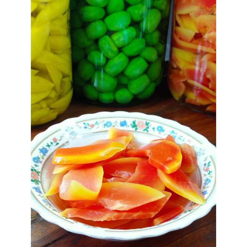 

manisan buah dan asinan buah