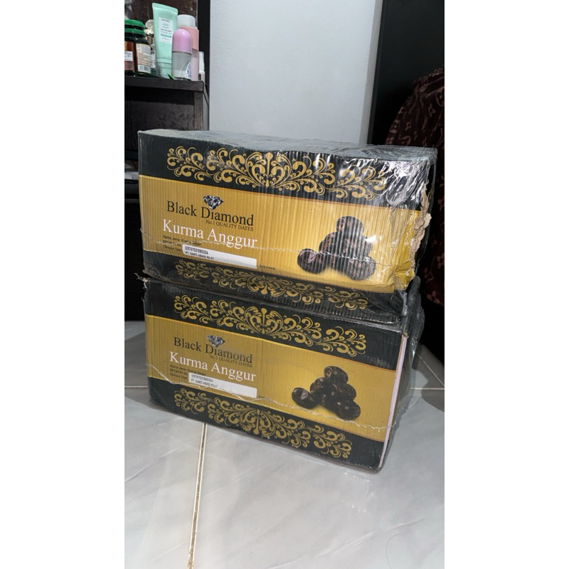 

KURMA ANGGUR BLACK DIAMON 1 LUSIN