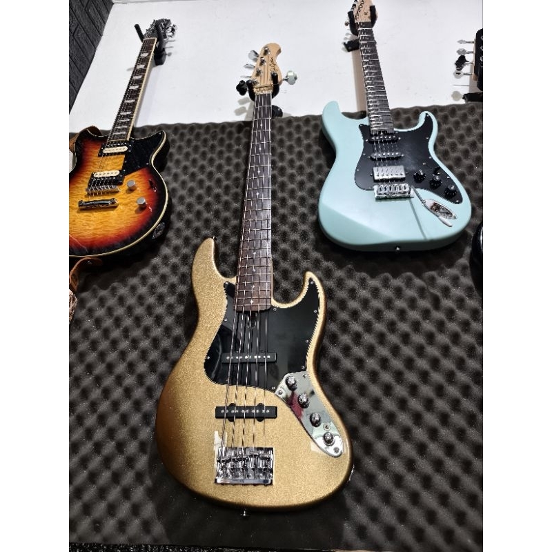 js bass nova 1 (5 string) no marcus miller, fender jazz bass, musicman