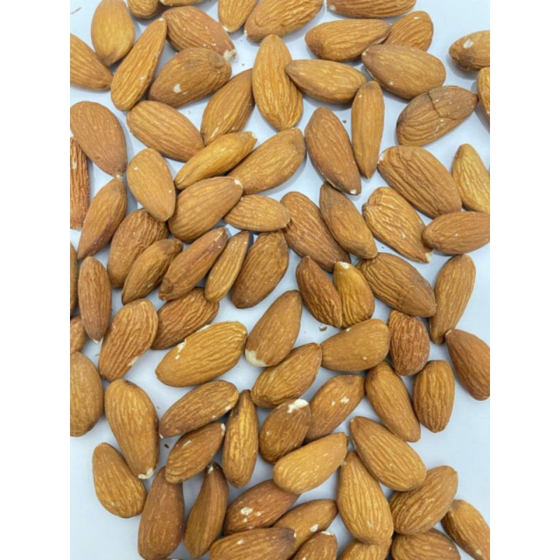 

Kacang Almond