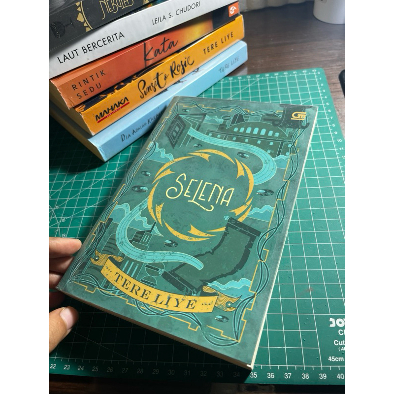 PRELOVED Tere Liye - Selena