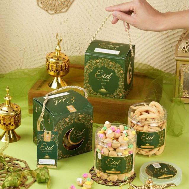 

READY STOCK Hampers Premium Snack Special Wisman Idul Fitri - Emerald Box Snack 600Ml
