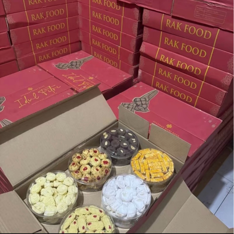 

KUE KERING PAKET NASTAR , PUTRI SALJU DLL , isi 6 enak dan premium