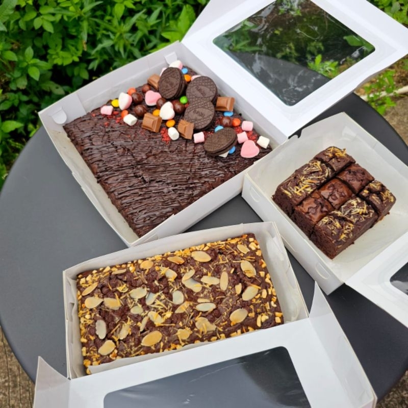 

Fudgy brownies original By Chochocakebox D20x10cm