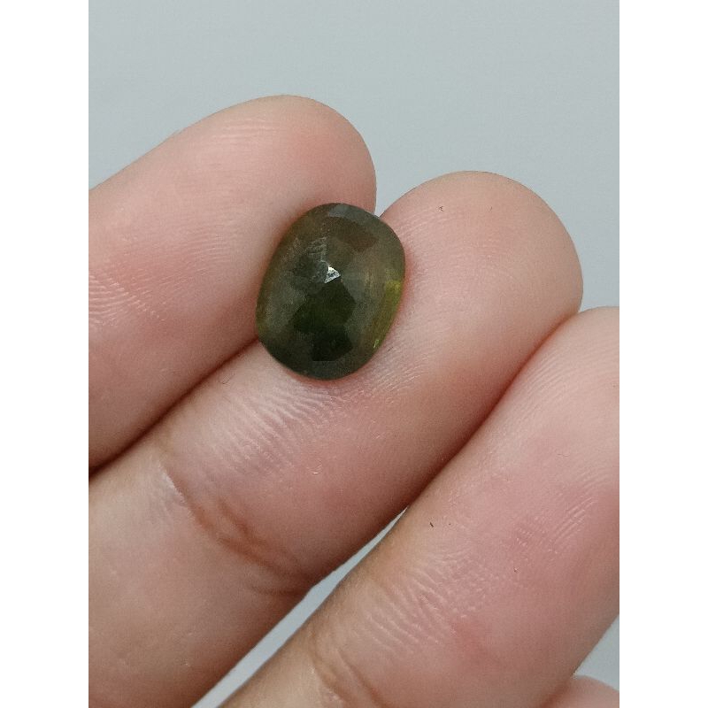 natural bi color sapphire (yellowish green)