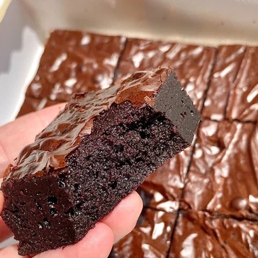 

Brownies Fudgy Lumer 20x10 Ater-Ater Khitan Premium Hampers Syukuran (Tanpa Spunbound Bag)