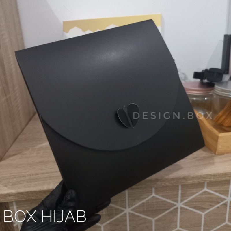 

BOX HIJAB HITAM UK 20X20X1.5CM