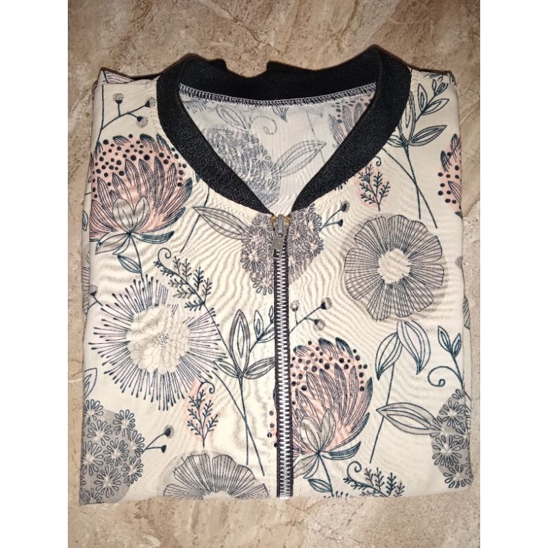[PRELOVED] Outer Wanita | Motif Bunga | Kekinian | Nyaman