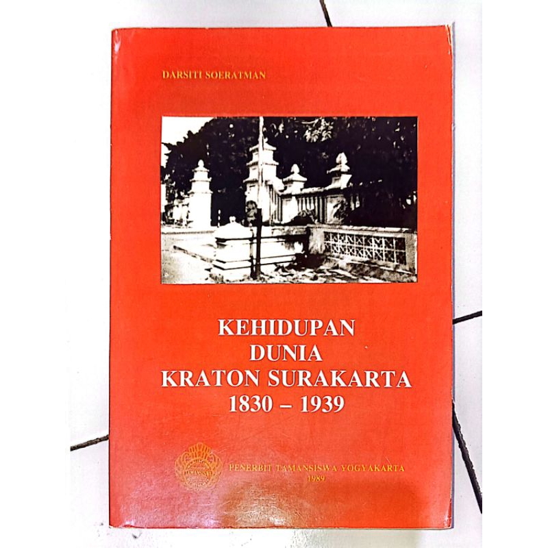 BUKU KEHIDUPAN DUNIA KRATON SURAKARTA  1830-1939