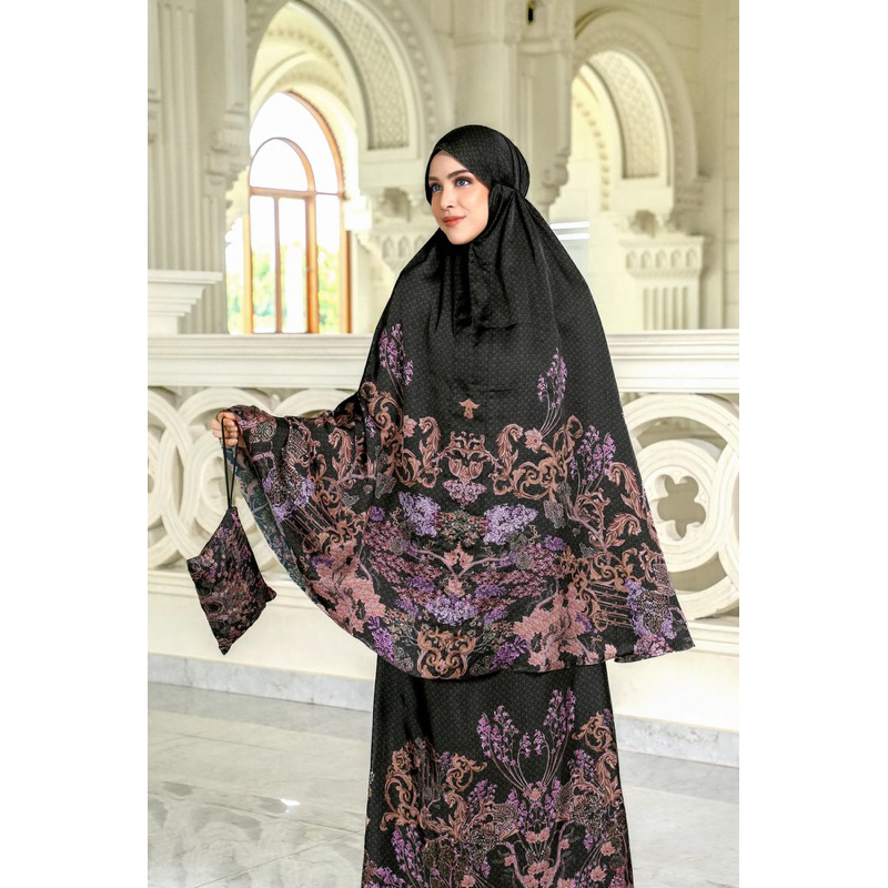 The Palace Prayer Robe Splendor Beauté Royale Charme Gloire Wicker Ultra Fine Lace Lavish Farra Kimm