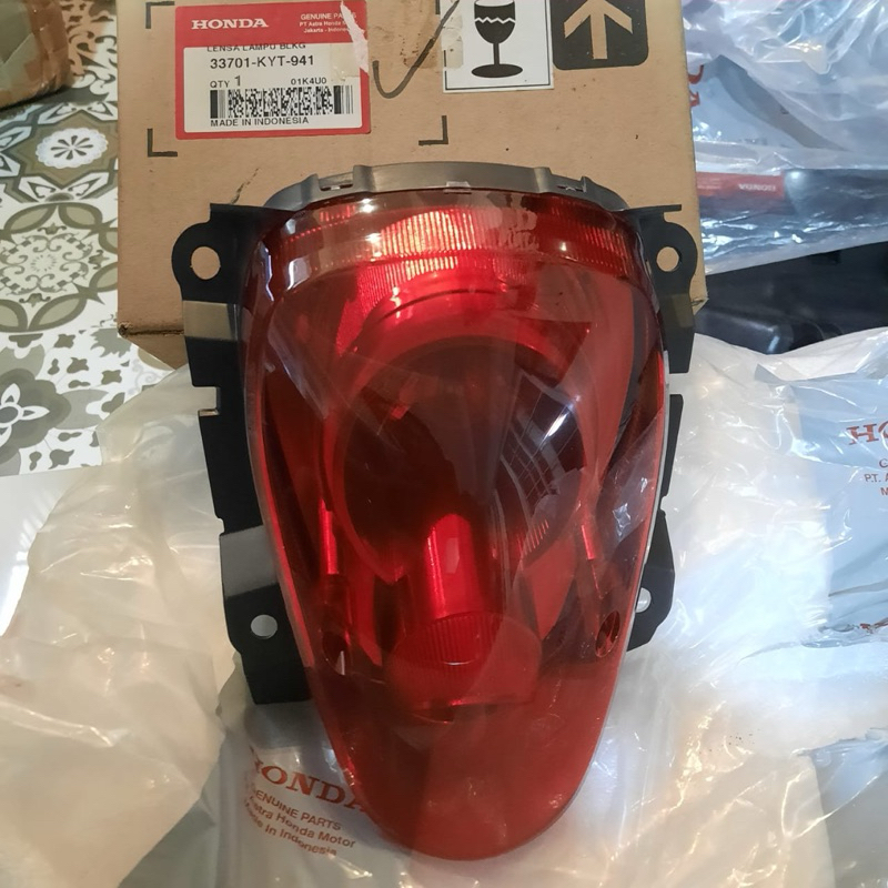 STOPLAMP LAMPU BELAKANG SCOOPY KARBU ORIGINAL AHM ASSY