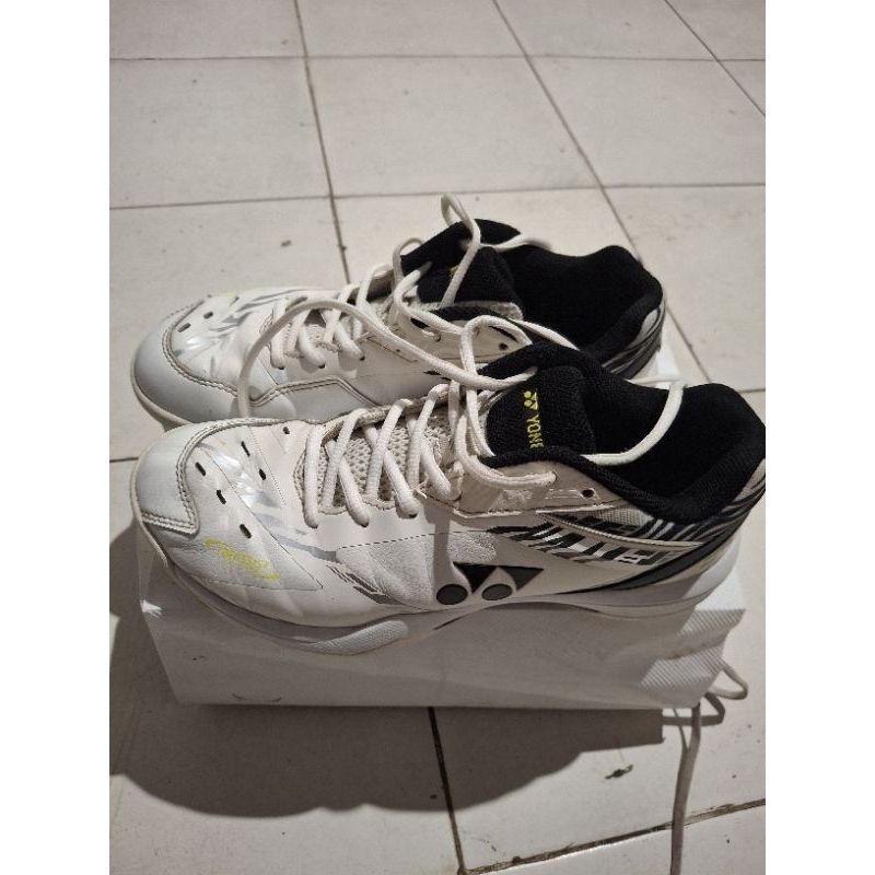 Sepatu yonex shb 65 white tiger kento momota UK.40,26.0cm