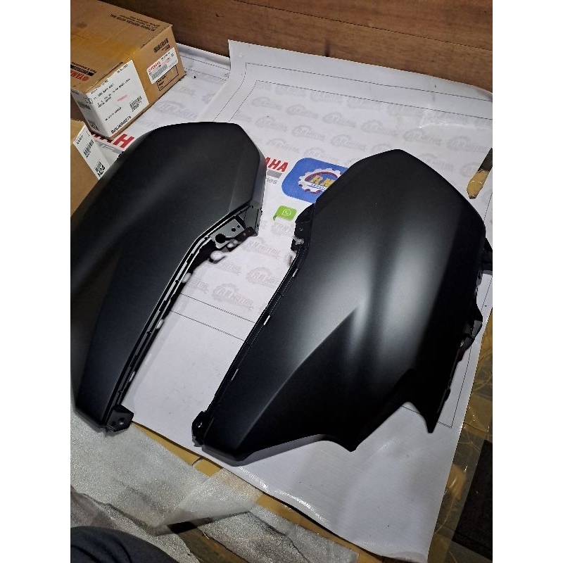 TEBENG DEPAN HITAM NMAX NEW SET KIRI KANAN KODE PART B6H-F8351-00-P8 B6H-F8377-00-P8
