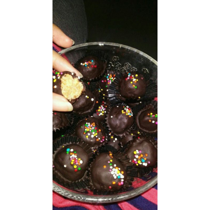 

choco balls 500 g, 400 g, 250 g. kue lebaran. kue kering.