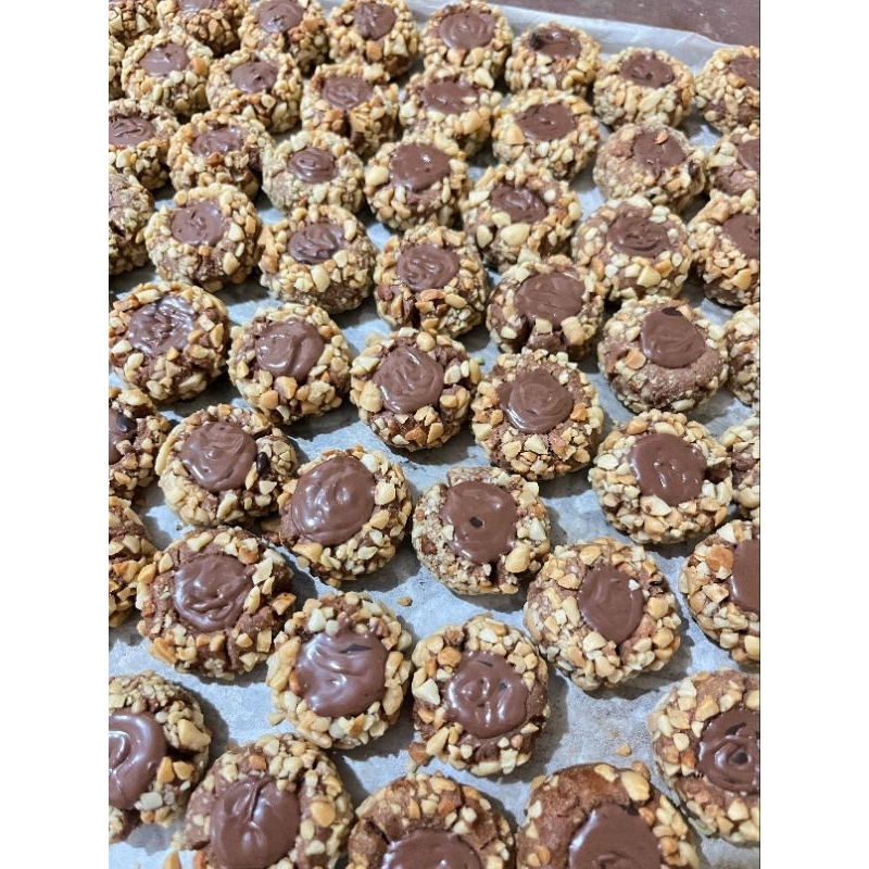 

Kue Kering Kacang Cokelat Lumer / Nutella Button Cookies 500gr 400gr 300gr