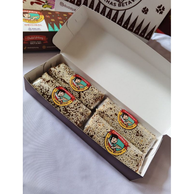 

RB dodol betawi /dodol pitung isi 4 lonjor / perlonjor 100 gram / sedus 400 gram/dodol betawi/dodol