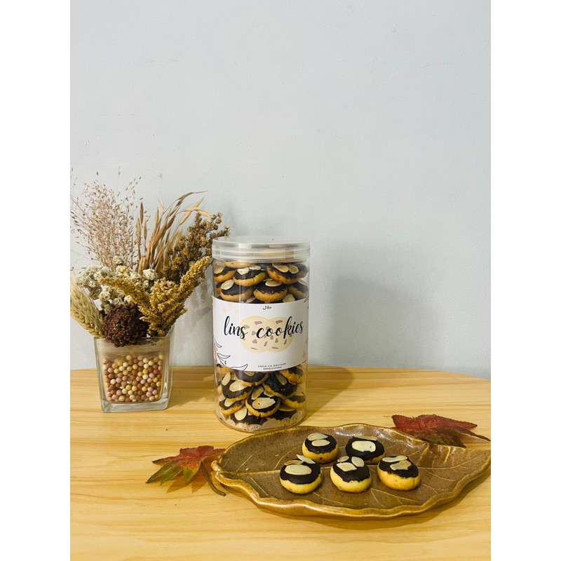 

Almond Chocolate Cookie