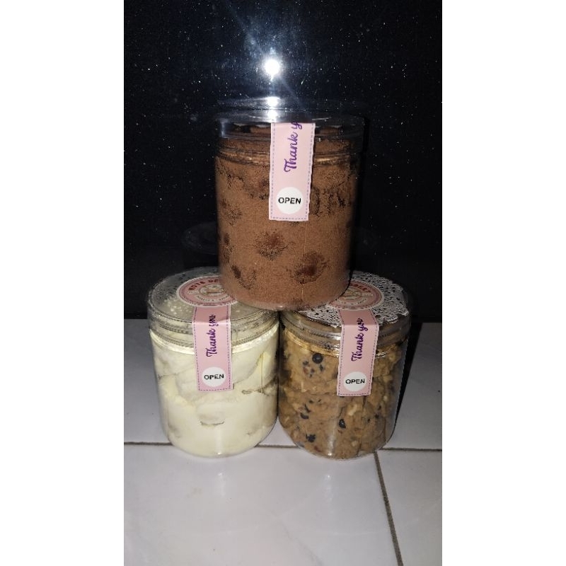 

Kue Susu Milo Toples Tabung 500ML