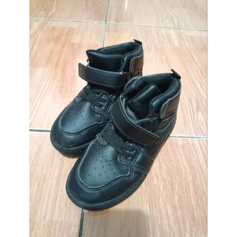 preloved sepatu sekolah