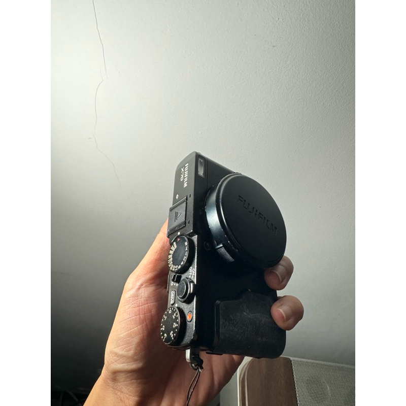 Kamera Fujifilm X70 Hitam