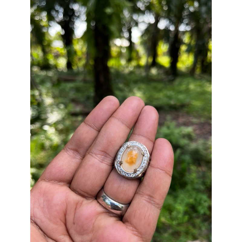 Batu Yakut Kuning