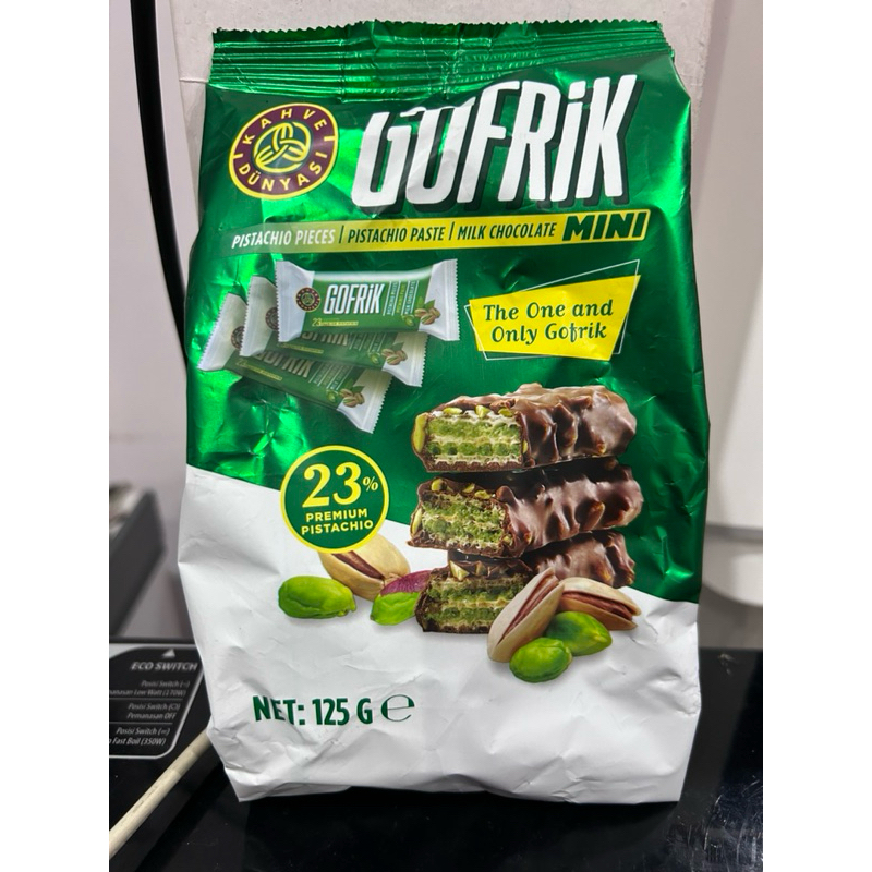 

gofrix milk chocolate isi pistachio paste