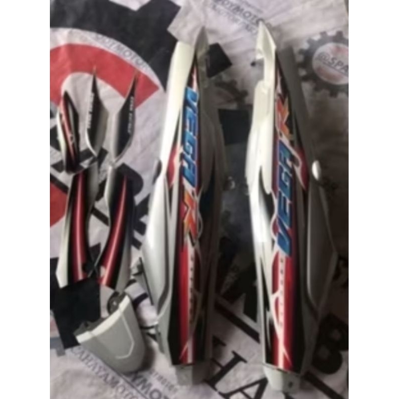 Cover body Vega R new warna silver plus stripping