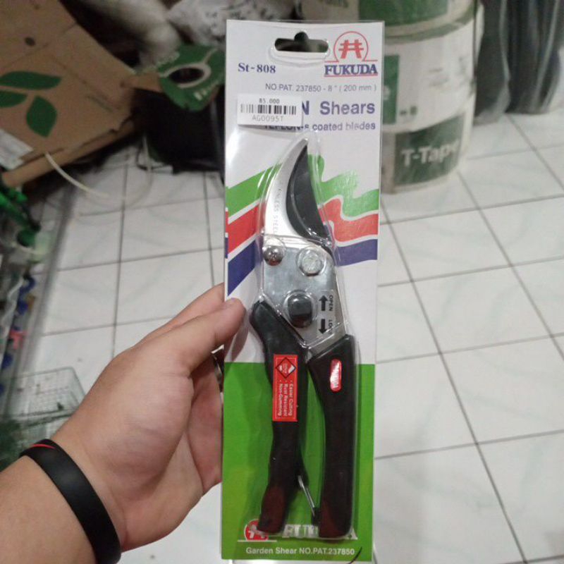Gunting Tanaman Fukuda ST808