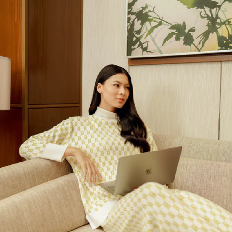 READY NEW BUTTONSCARVES MONOGRAM THE SIGNATURE COMFY SWEATER LIME