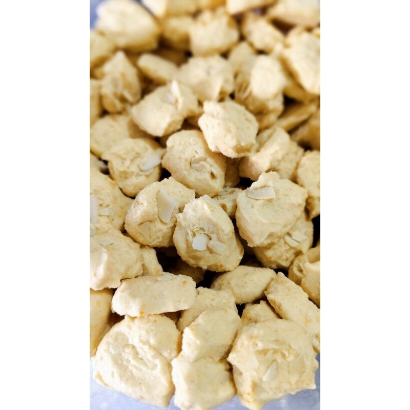 

KUE LEBARAN