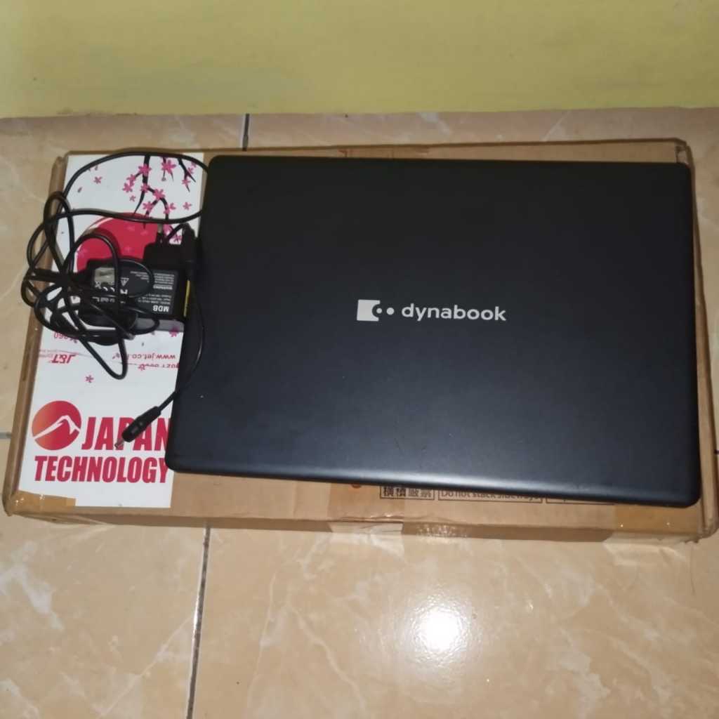 Laptop Dynabook C40 - j