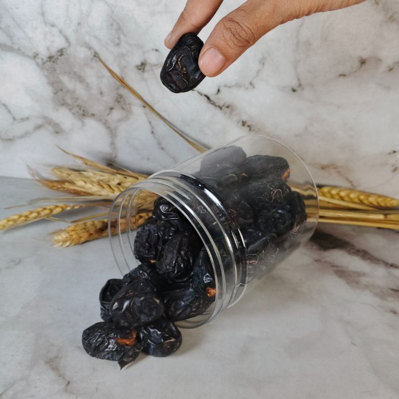 

KURMA AJWA MADINAH 250 GRAM TOPLES