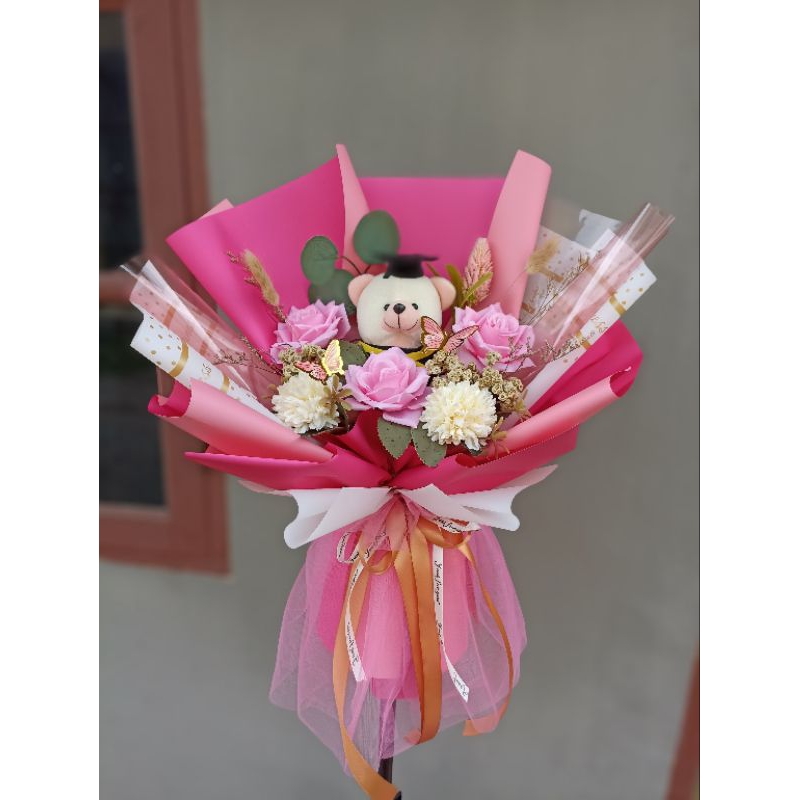 

boneka wisuda