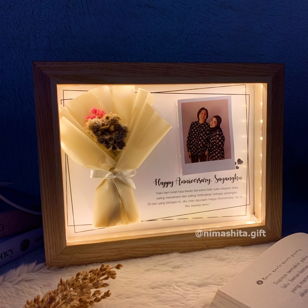 Flower in Frame Scrapframe A5 Kayu LED Kado Anniversary Pacar