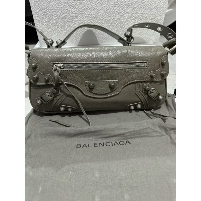 Preloved Balenciaga le cagole original leather 99,9% new