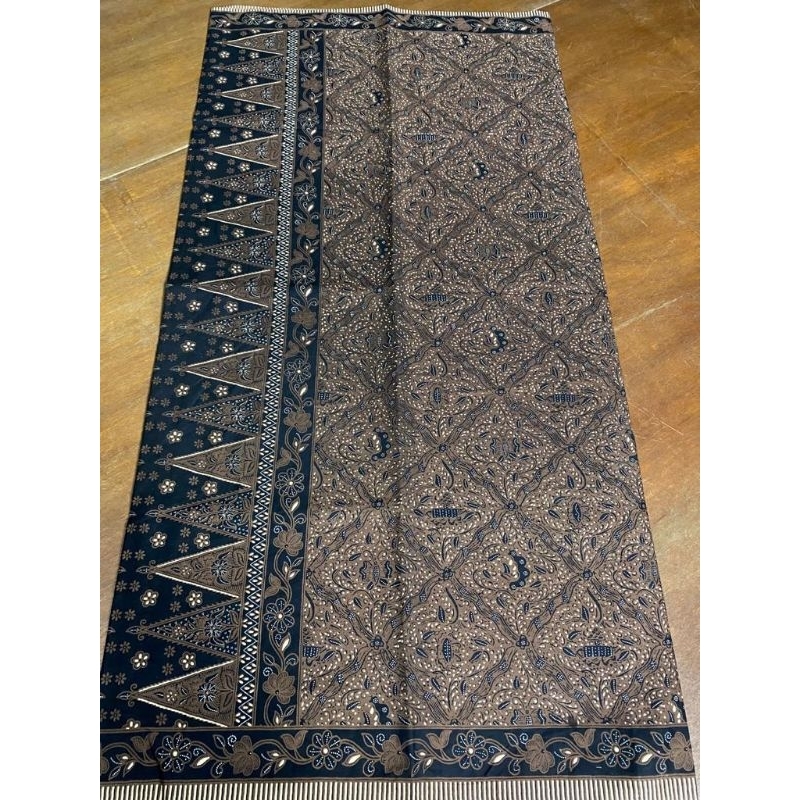 Sarung batik motif Sido mukti