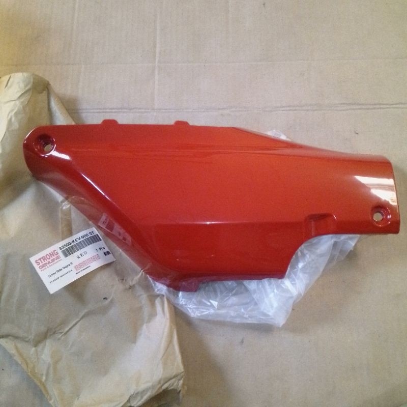 Cover box tutup accu aki HONDA SUPRA OLD SUPRA X / XX / V OLD 100cc . MERAH . STRONG ORIGINAL - Merk