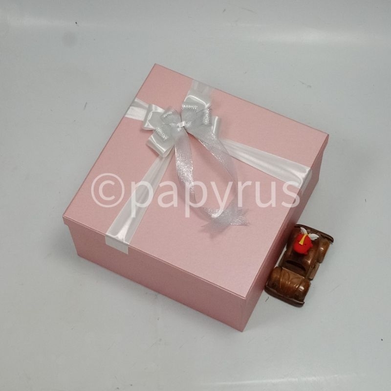 

PAPYRUS 30x35 Tinggi 15cm Kotak Kado Gift Box Hadiah V3
