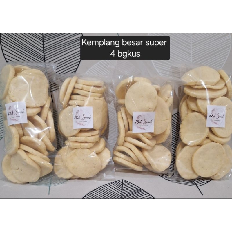 

Kemplang dan kerupuk super asli palembang. Paket kemplang besar super isi 4bgkus. Berat 1kg (250gr x 4bgkus)