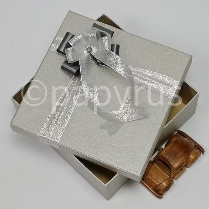 

PAPYRUS 25x25 Tinggi 10cm Kotak Kado Gift Box V3