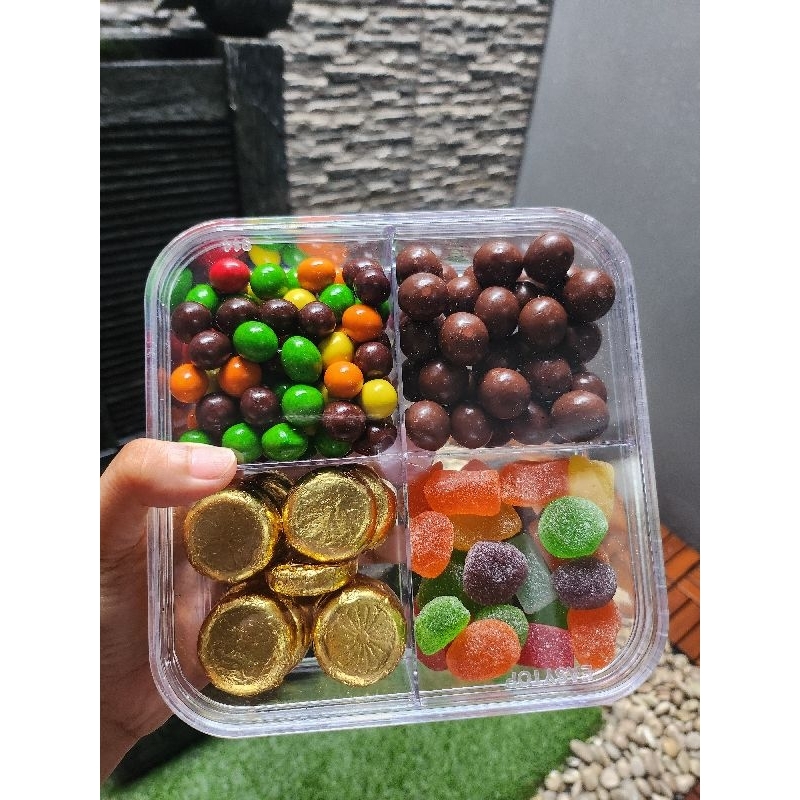 

Parcel coklat lebaran // coklat // toples sekat 4 // coklat l'agie